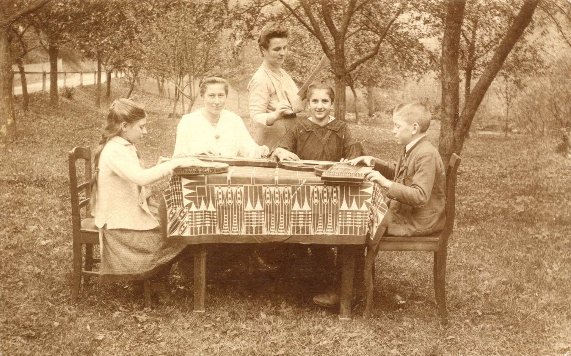 vintage dos niño adulto grupo banco niño hombre perro tres