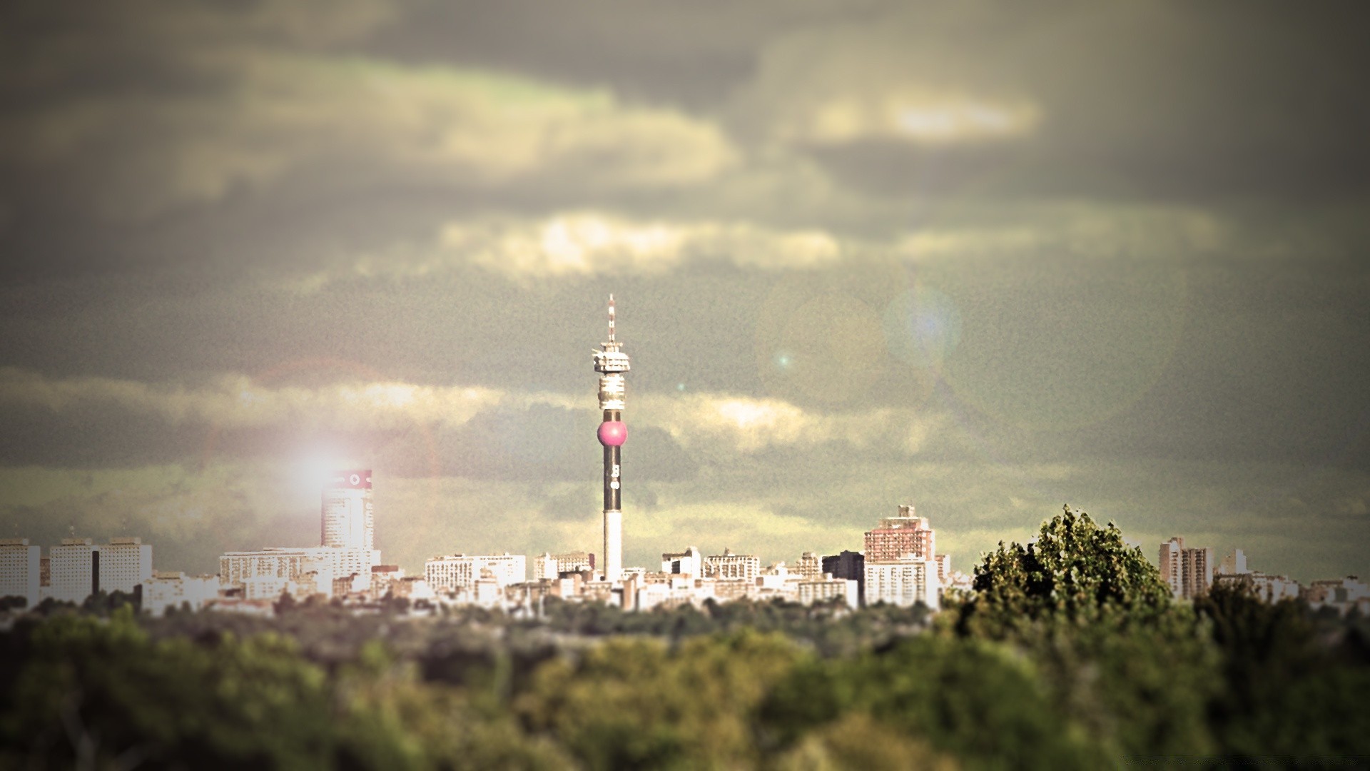 复古 日落 天空 景观 光 城市 塔 房子 建筑 风暴 旅行 日光 灯塔 户外 黎明 烟雾