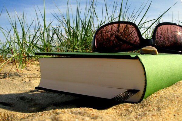 Books for summer reading on the beach