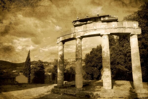 Destroyed columns in Rome