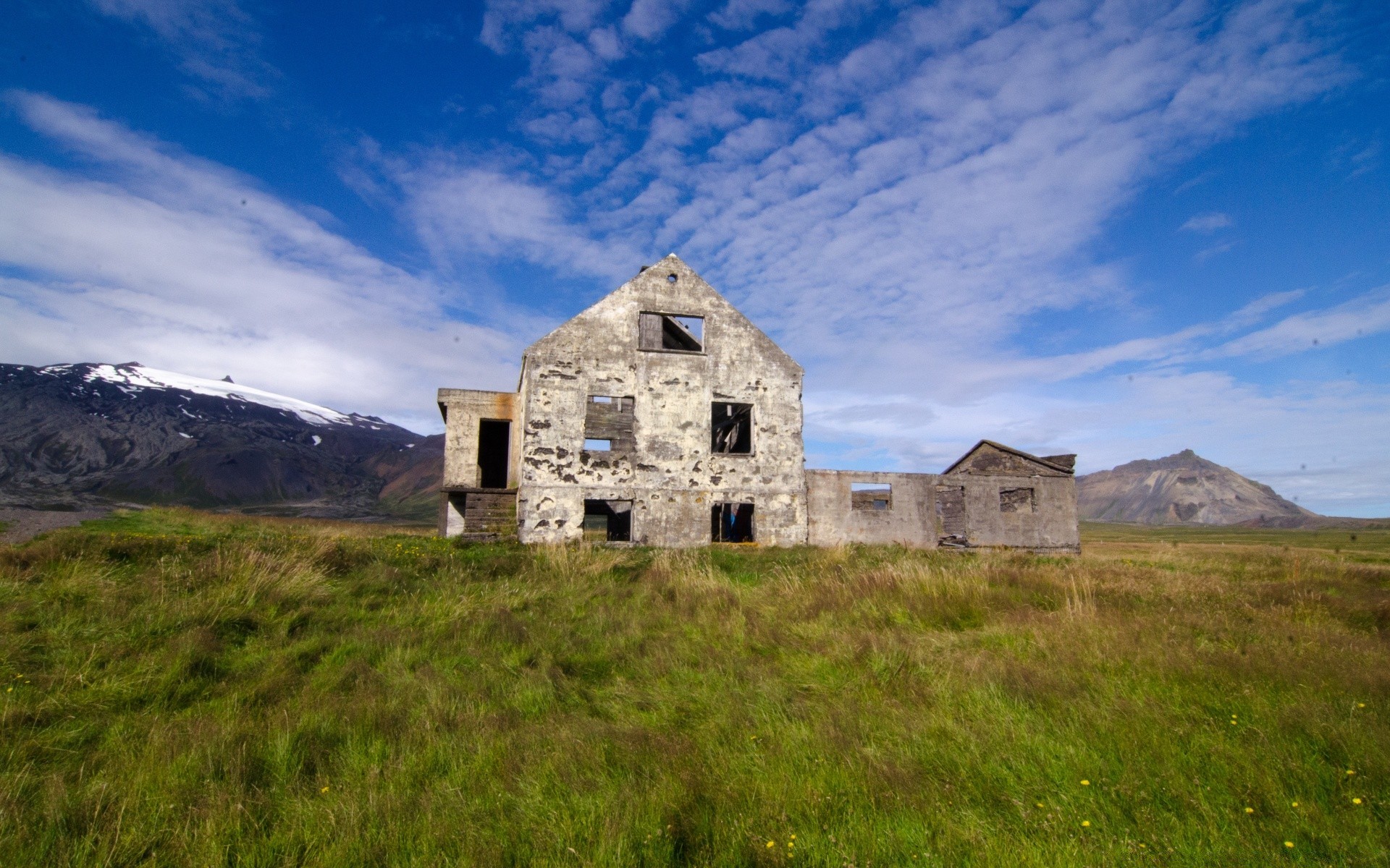 vintage abandonné architecture paysage herbe ciel maison maison voyage à l extérieur vieux grange campagne ferme lumière du jour pays maisons