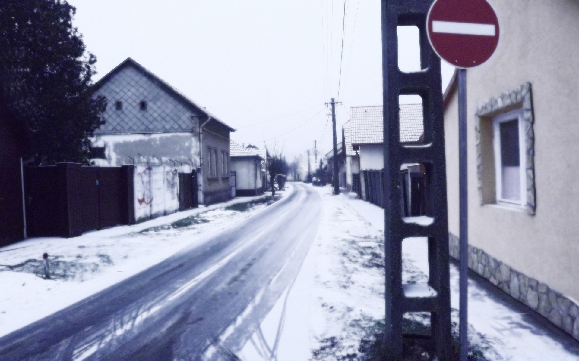 jahrgang schnee winter straße straße im freien haus reisen architektur haus kälte stadt stadt wetter baum