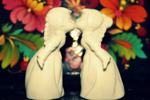 Two beautiful figurines - kissing angels