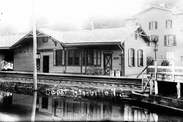 Inondation de la banlieue en noir et blanc