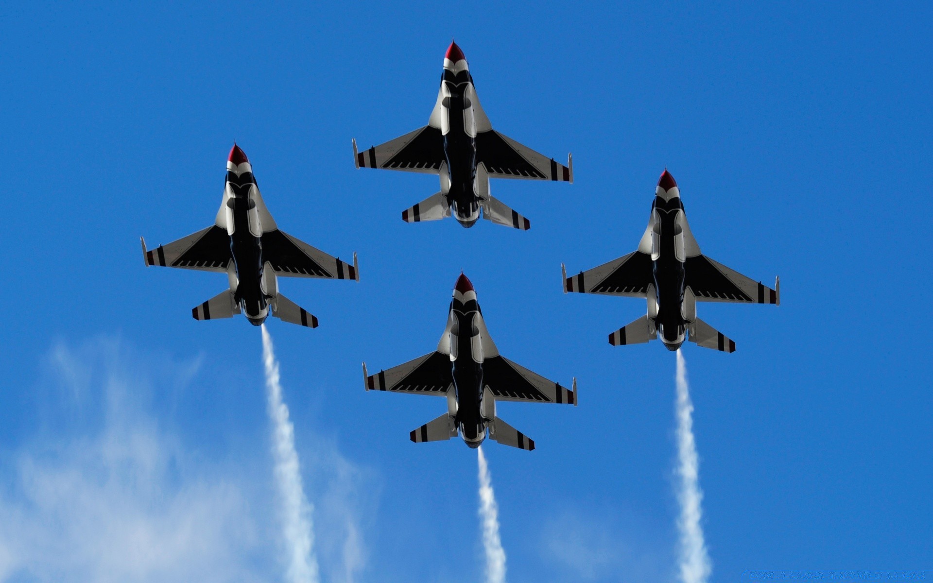 aviación avión vuelo avión militar precisión luchador aire avión volar fuerza aérea coche ala hawk acrobacias aéreas formación geológica pájaro velocidad sistema de transporte cielo