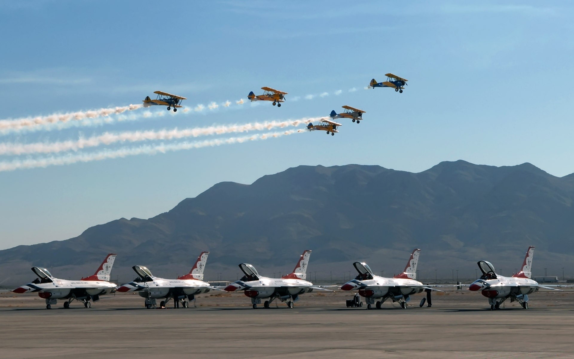 aviazione aereo aereo aeroporto sistema di trasporto militare volo aereo auto volare aria air force motore viaggio partenza decollo pozzetto bombardiere elicottero arrivo