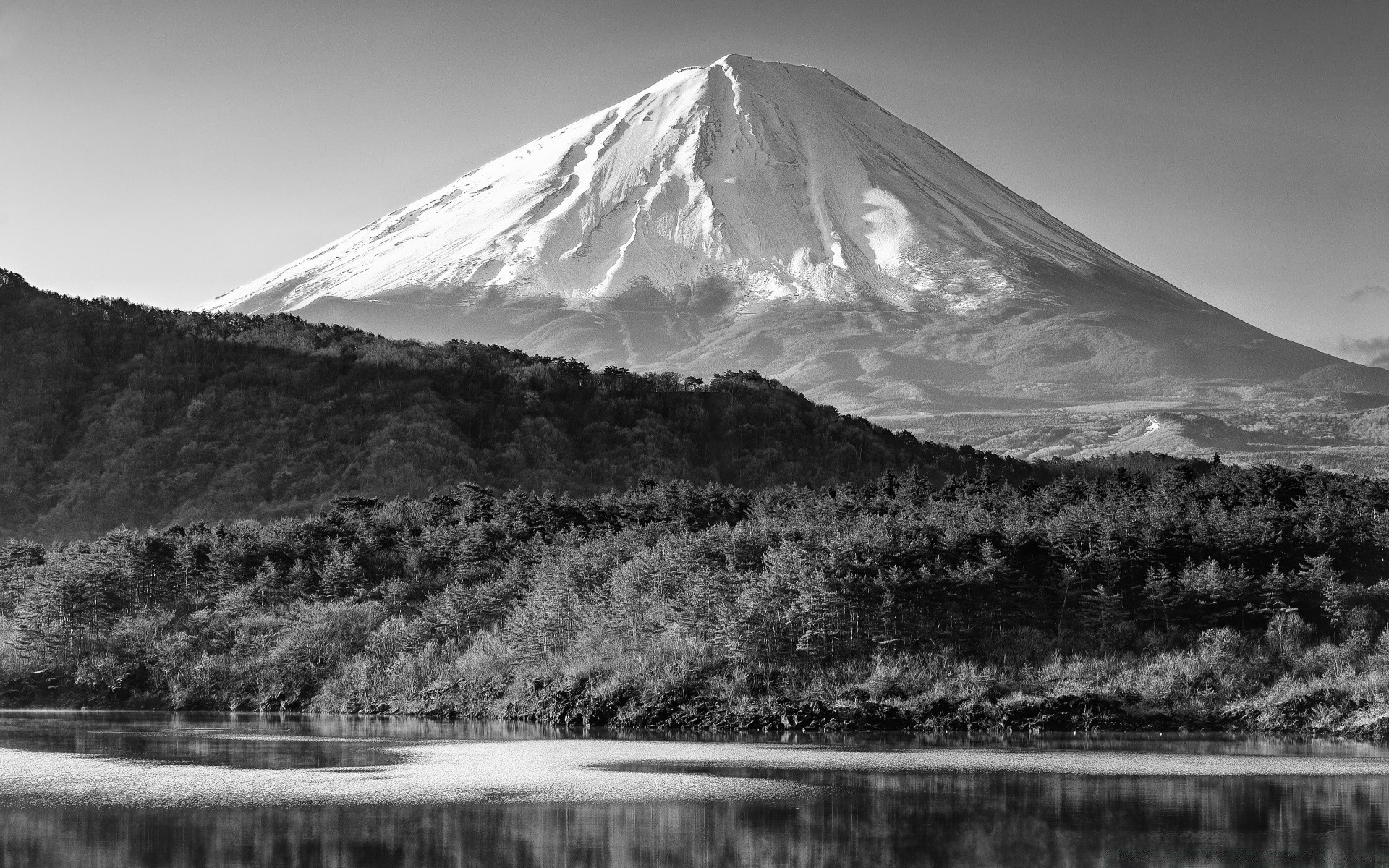 黑色和白色 山 景观 雪 火山 湖 水 天空 旅游 自然 风景 户外 反射 日落