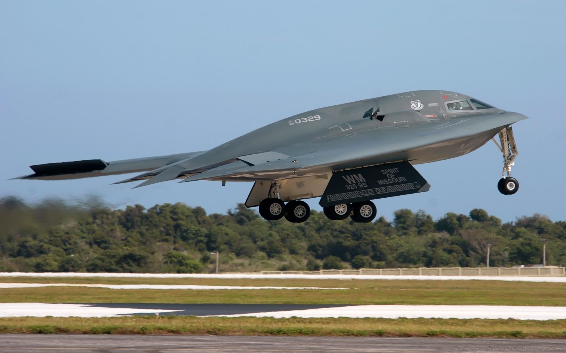 aviazione aereo aereo auto viaggi militare sistema di trasporto aeroporto cielo