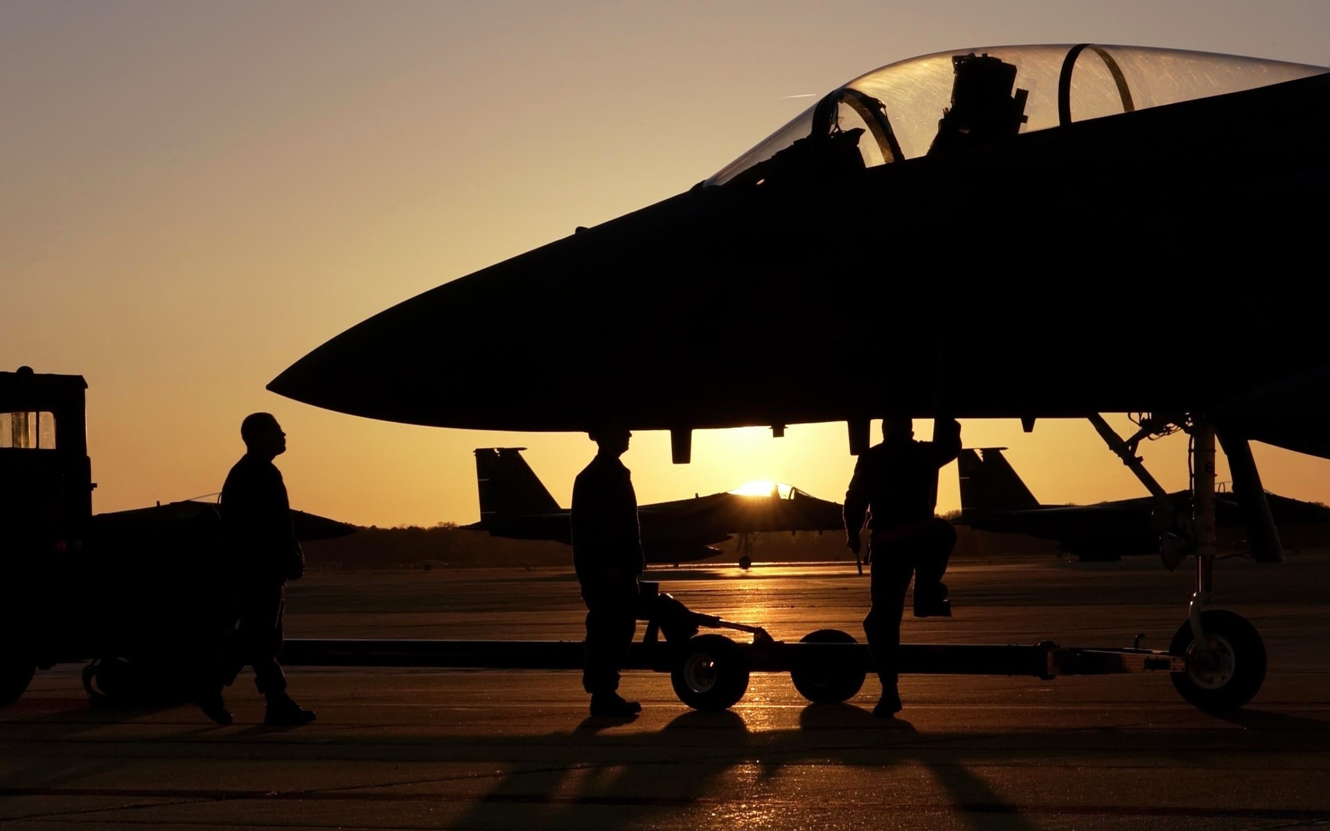 aviación avión avión coche puesta del sol silueta iluminado militar viajes uno aeropuerto sistema de transporte adulto amanecer agua hombre noche guerra dos