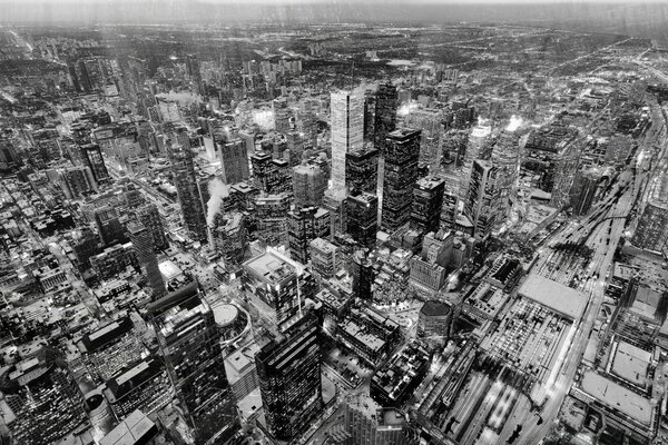 Vista della metropoli in bianco e nero