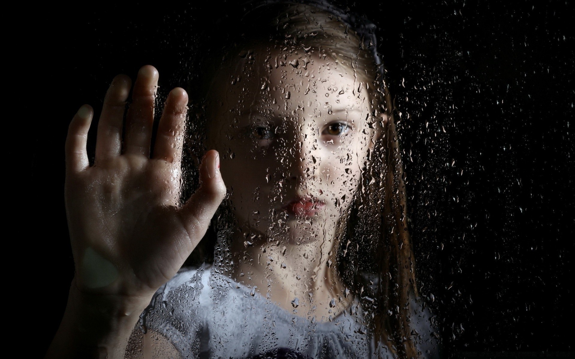 preto molhado horror escuro sangue assustador dia das bruxas nu chuva mulher retrato assustador zumbi vicioso menina cara dor sozinho pesadelo