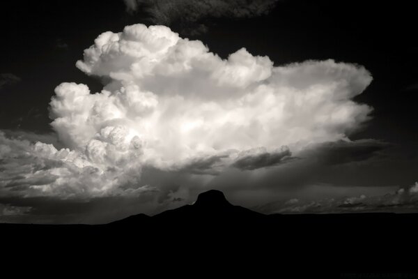 Schöne Landschaft vor dem Sturm in Dalina