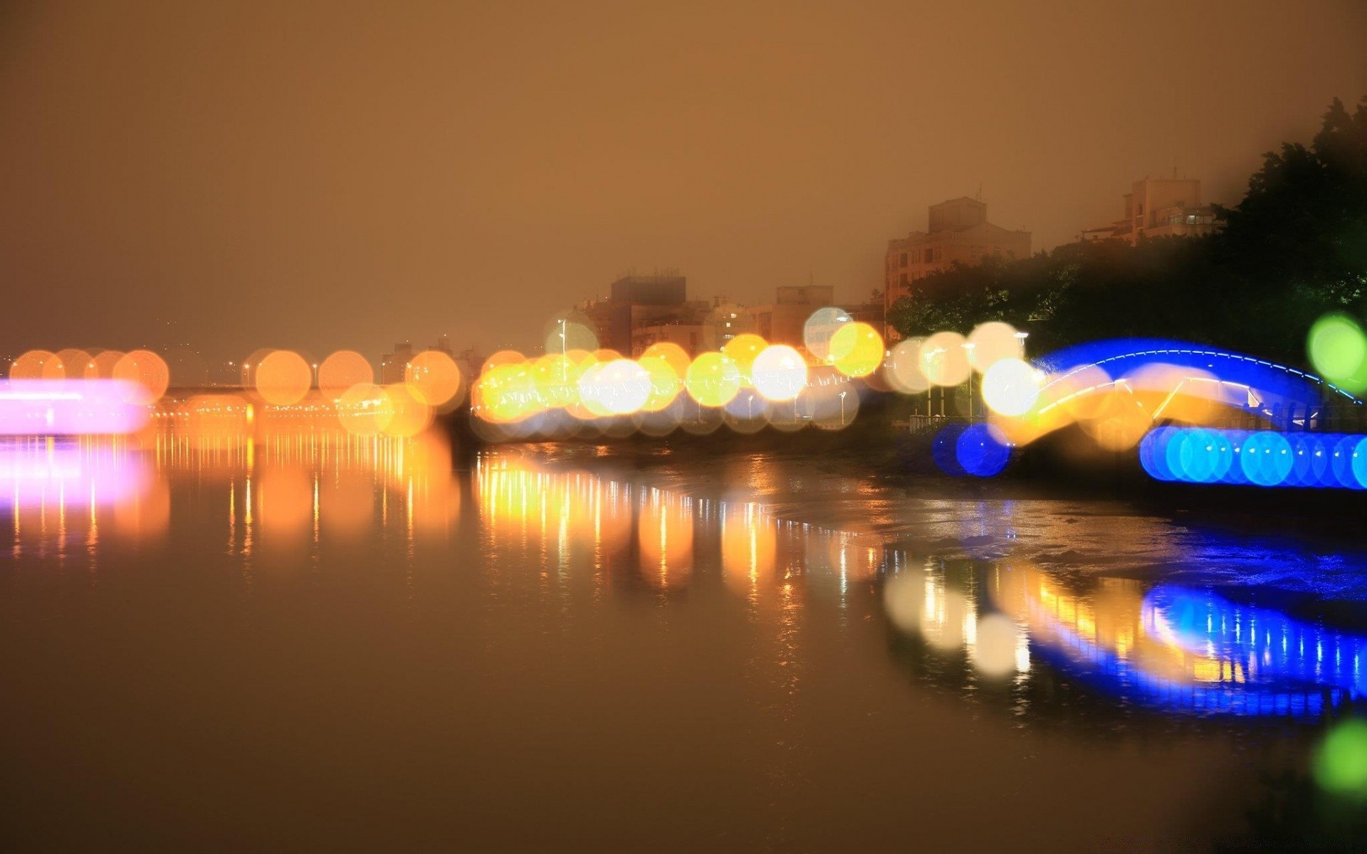 bokeh sonnenuntergang wasser abend dämmerung licht himmel hintergrundbeleuchtung reflexion dunkel stadt meer dämmerung reisen unschärfe sonne urlaub strand im freien