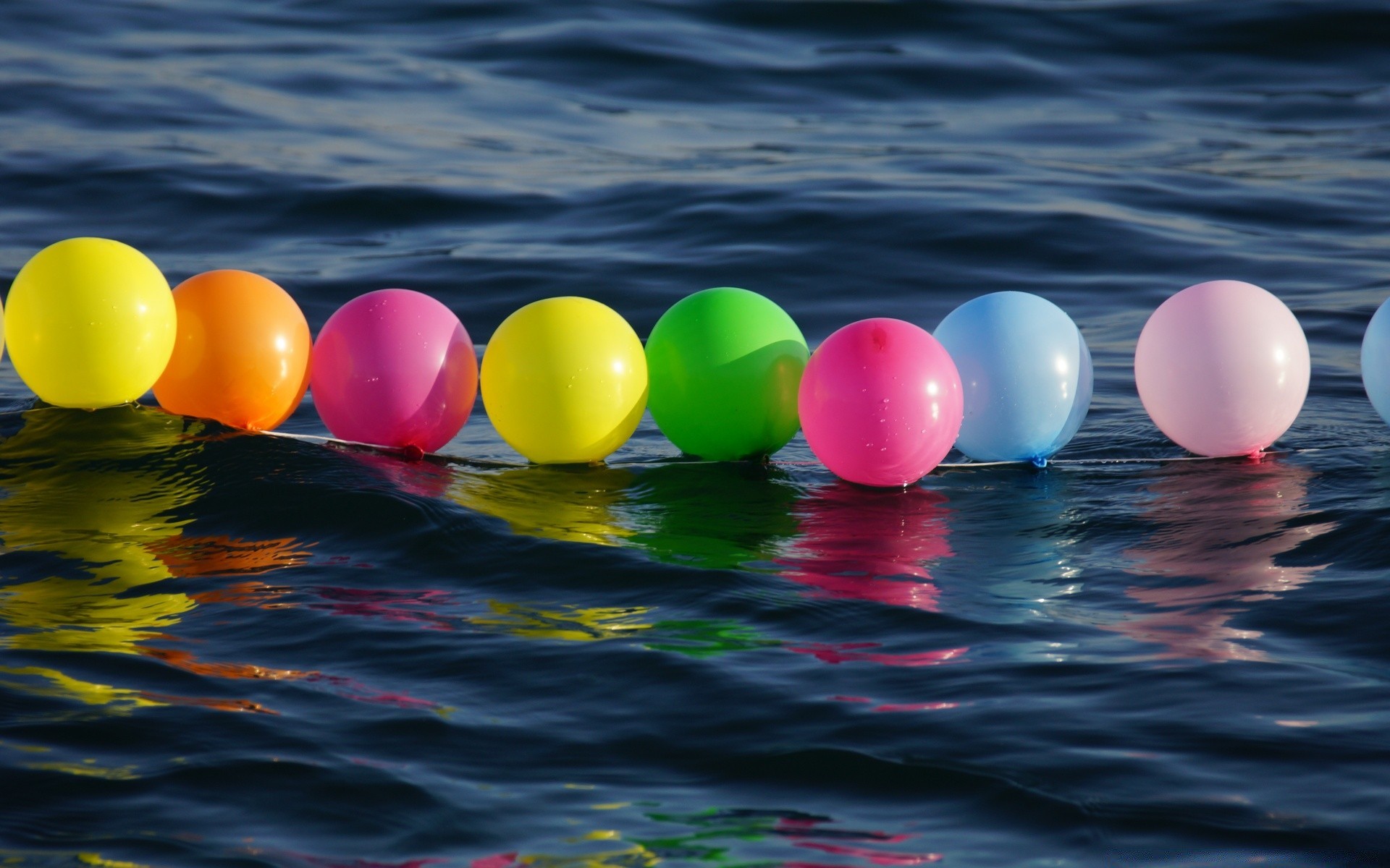 helle farben schwimmen ballon wasser farbe reflexion natur