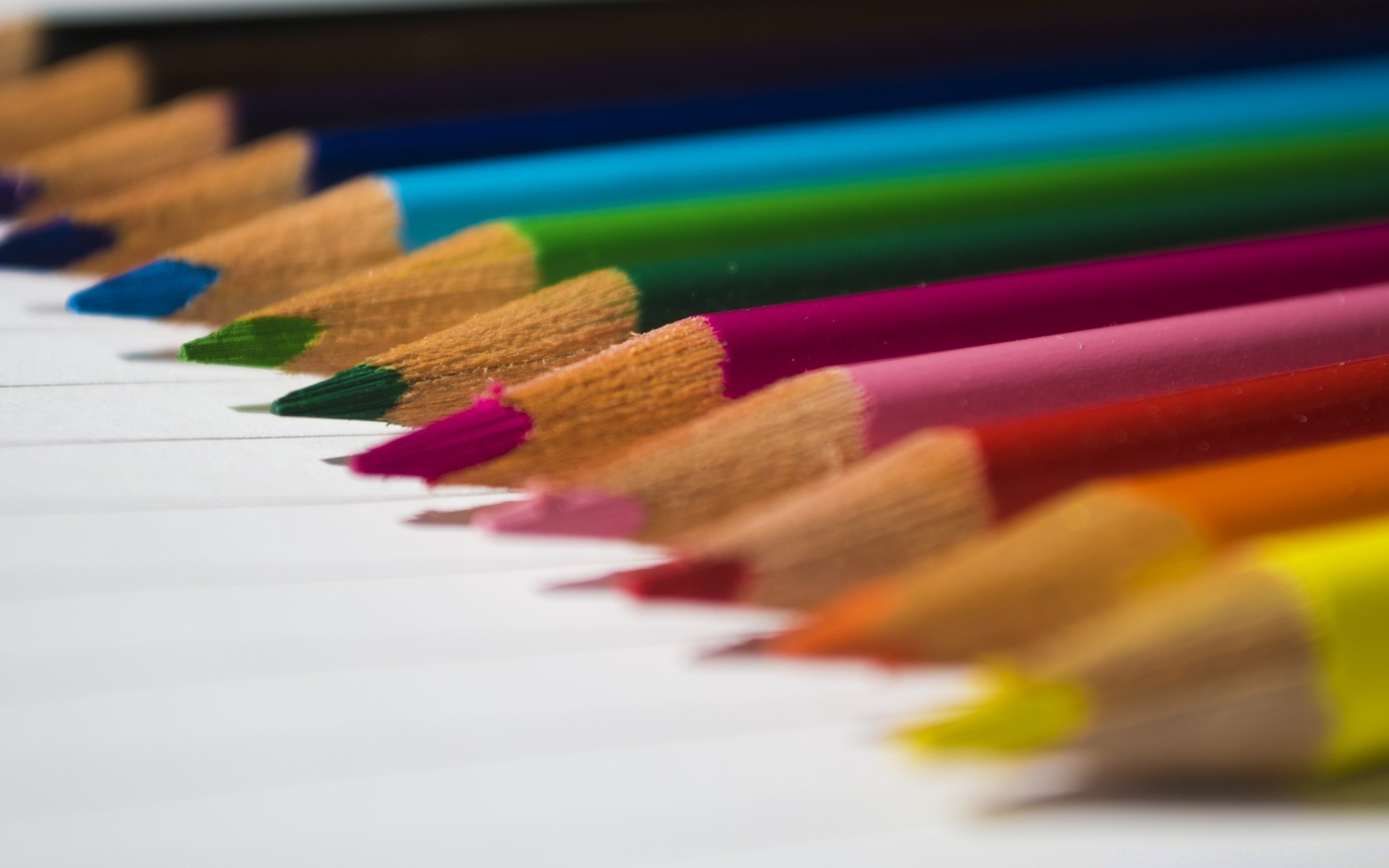 helle farben bleistift unschärfe farbe regenbogen zwerg scharf komposition pastell kreativität kunst schule holz bunt bildung palette stillleben hell spektrum