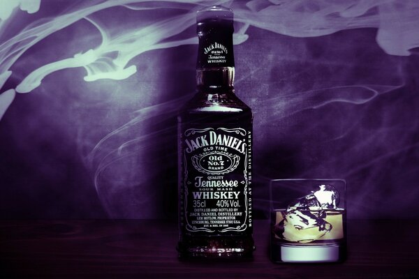 Jack Daniels in einem Glas Eis