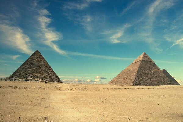 Pyramids of Egypt stunning architectural elements