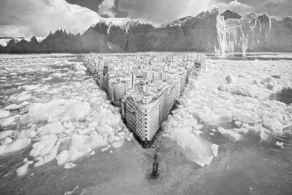 A lonely city among blocks of ice