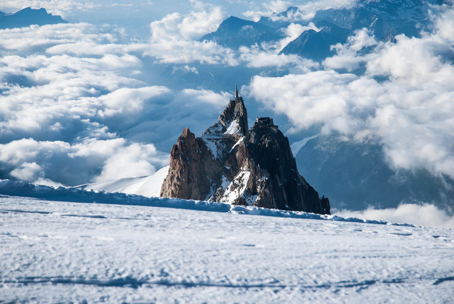 invierno nieve hielo frío montañas congelado escarchado paisaje viajes al aire libre naturaleza cielo escarcha glaciar escénico