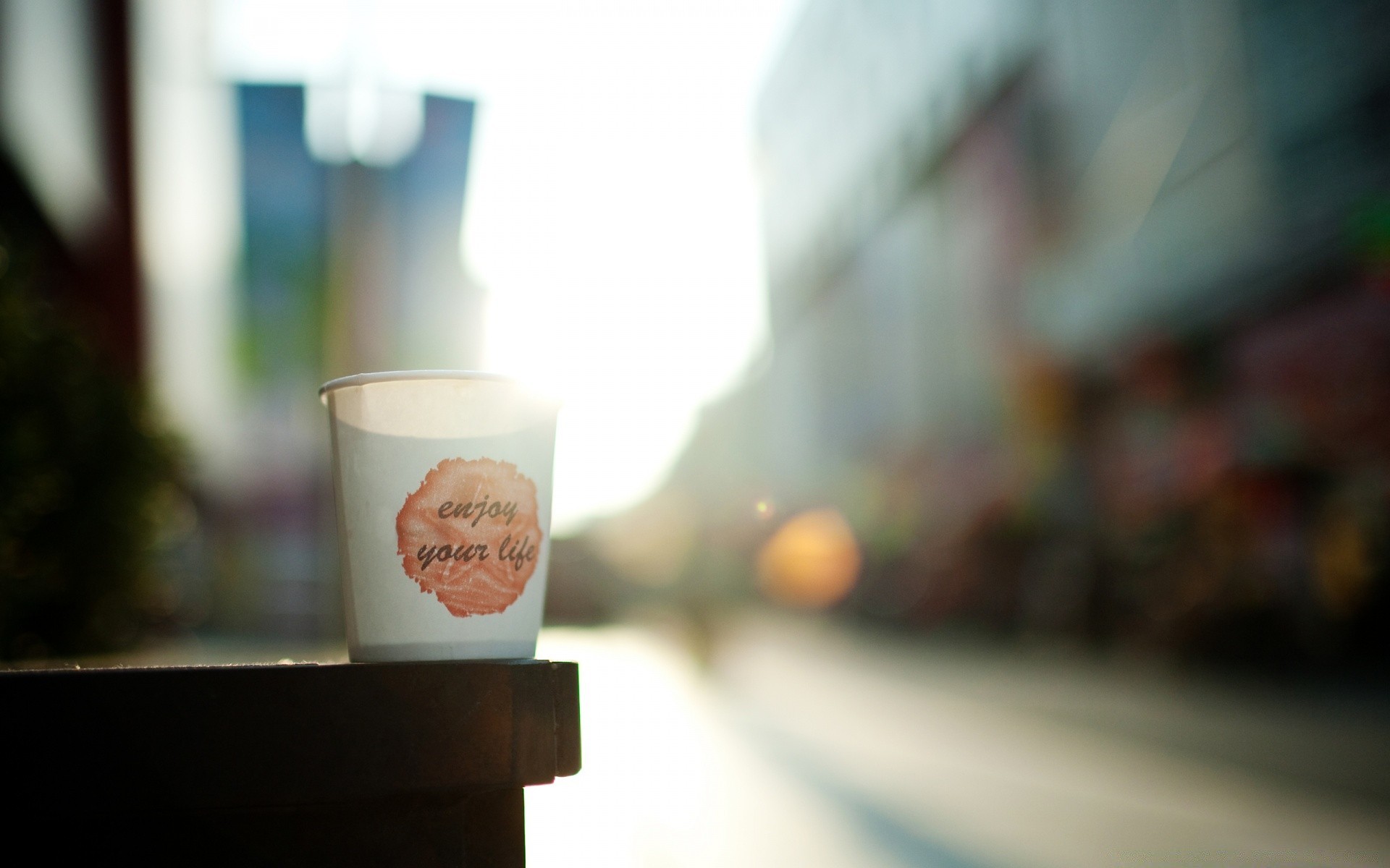 creativo desenfoque café amanecer beber interior taza té enfoque ventana