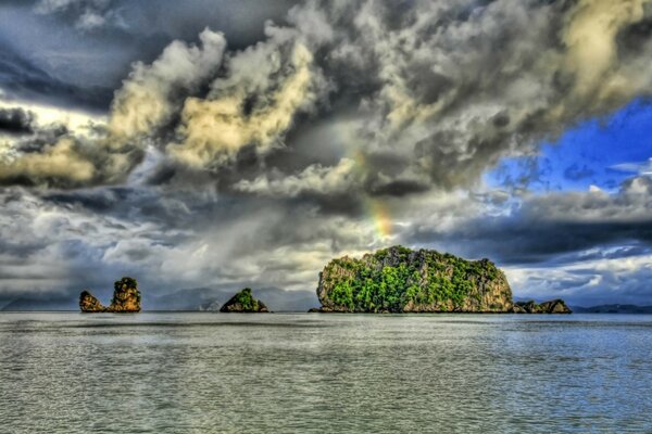 Voyages. Île déserte dans l océan