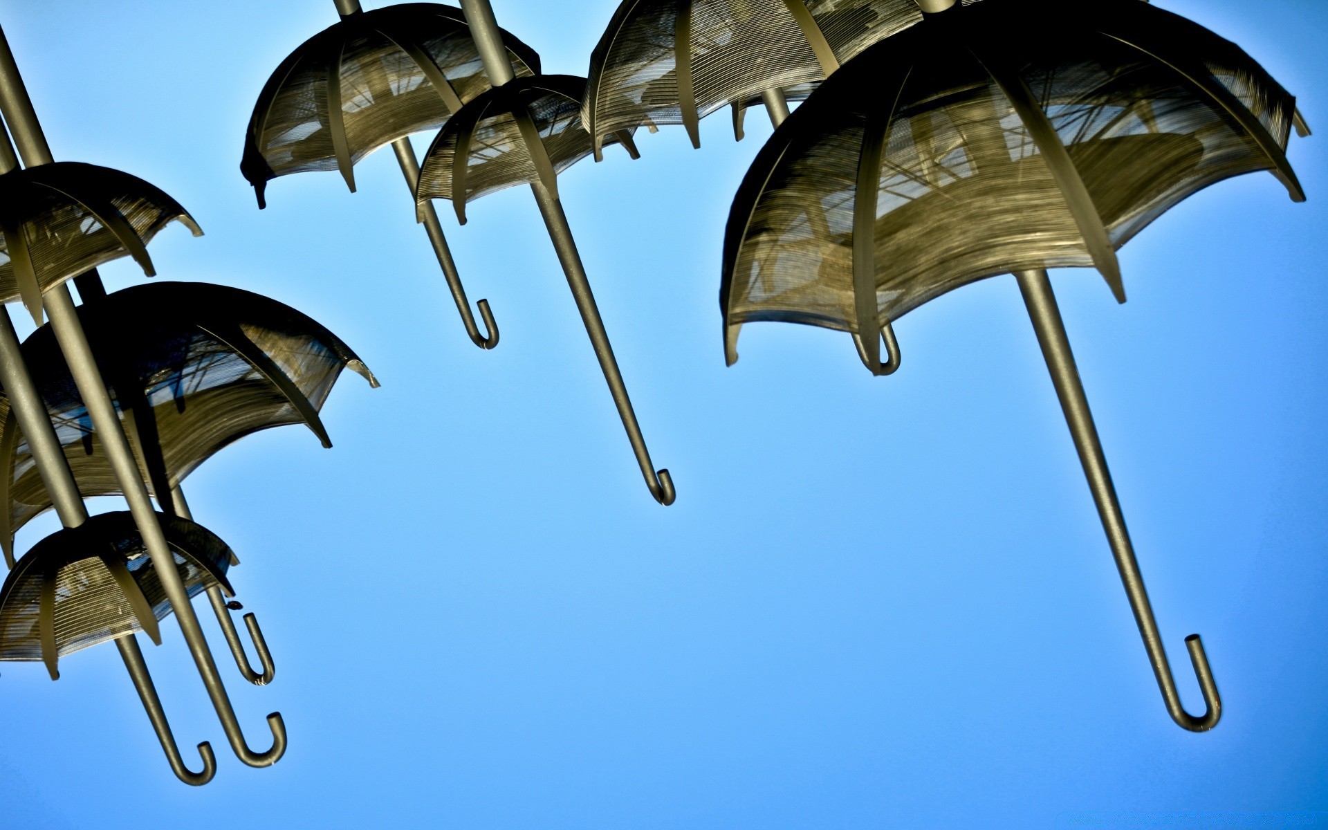 kreativ regenschirm stahl eisen lampe himmel regen baldachin sicherheit sicherheit schutz ausrüstung alt laterne macht scheinwerfer licht im freien