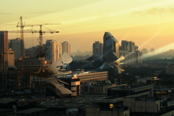 Мегаполис в лучах утреннего солнца