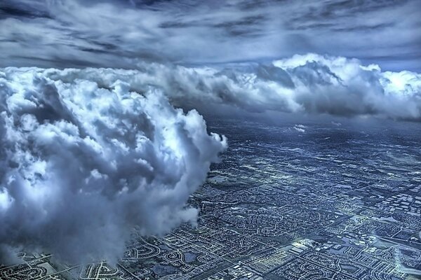 Tormenta que se avecina en la ciudad