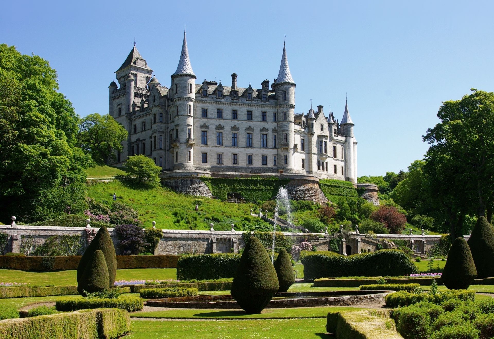 locks castle architecture chateau travel park building garden tourism old landmark ancient outdoors gothic historic summer house tower mansion