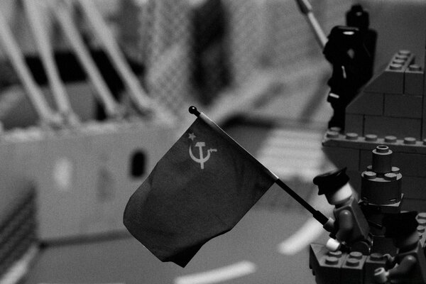 Lego repeating photo of the development of the flag over the Reichstag