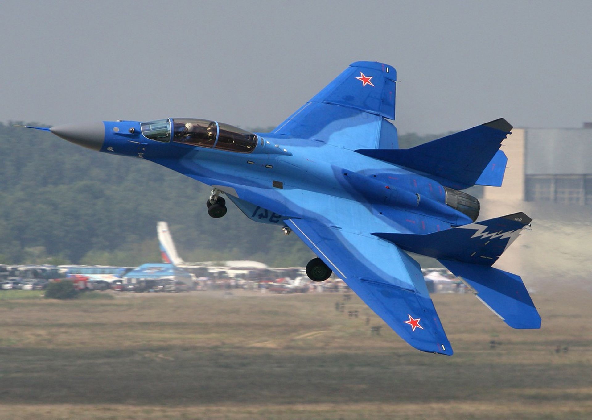 caças avião avião aeroporto voo avião militar voar sistema de transporte carro força aérea ar bombardeiro lutador motor cockpit decolagem asa marinha