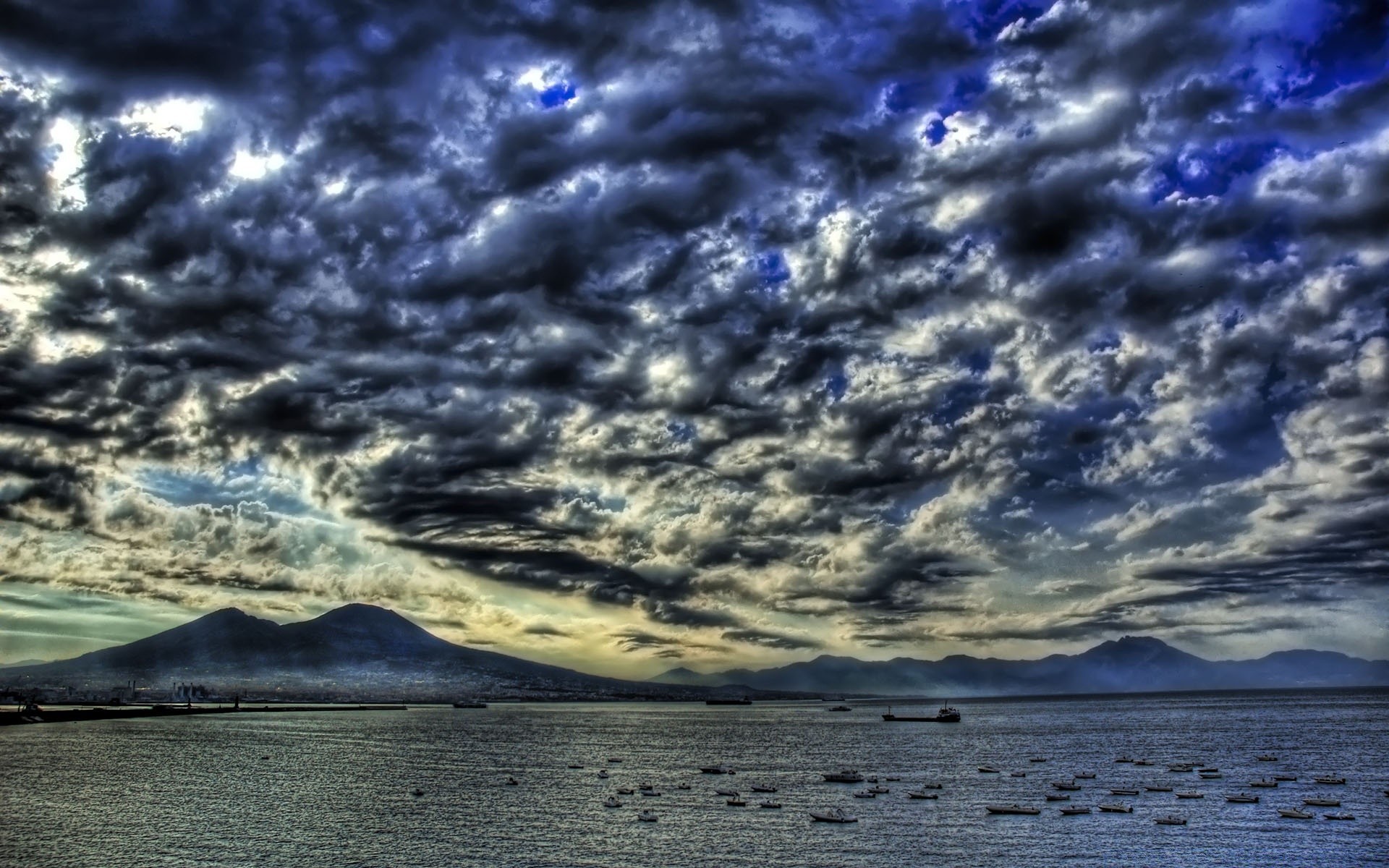 creativo océano agua cielo mar tormenta naturaleza puesta de sol paisaje playa mar noche escritorio dramático paisaje crepúsculo tiempo oscuro al aire libre viajes