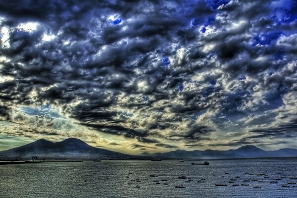 Ciel incroyable au-dessus de la mer