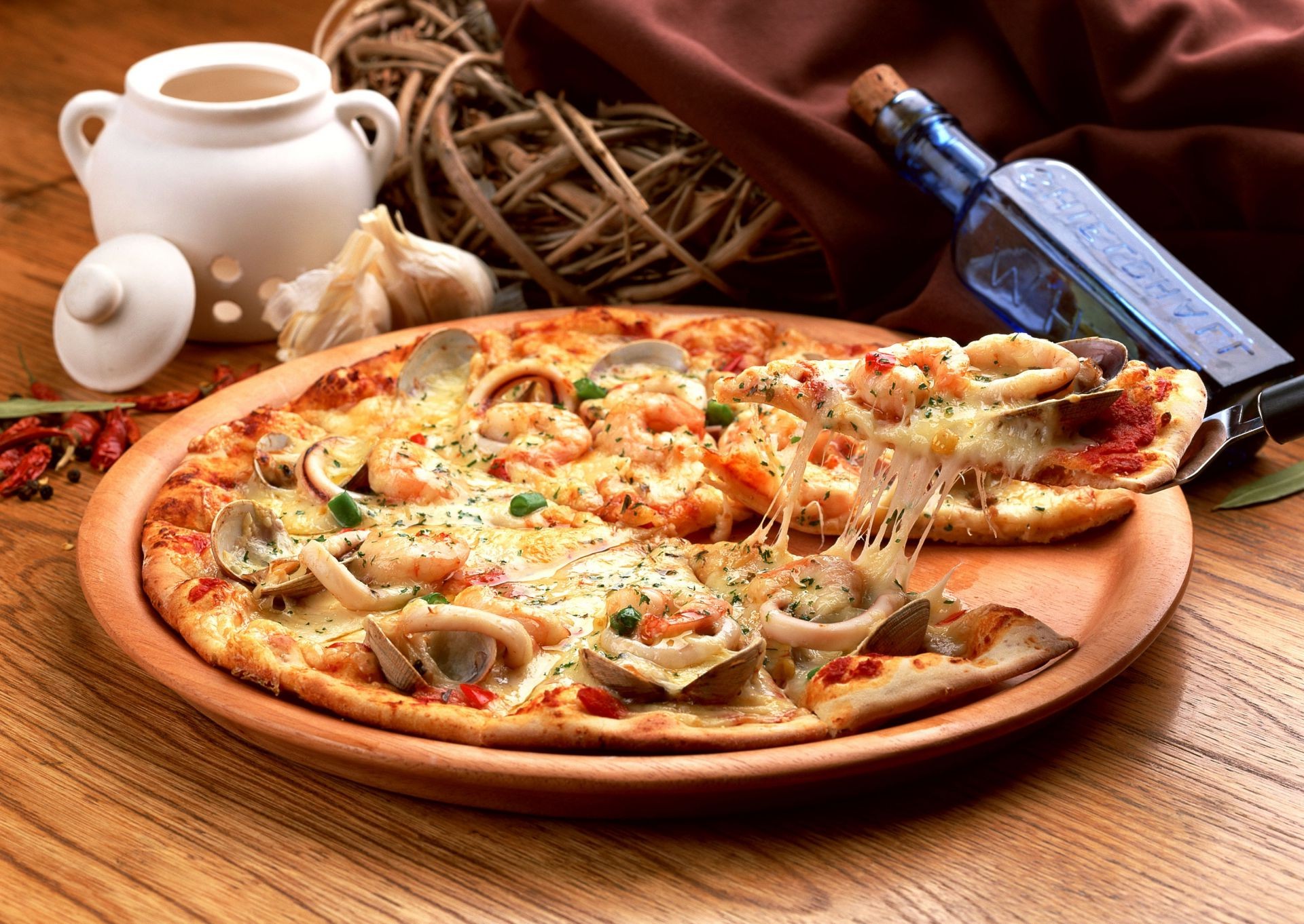 пицца сыр еда бабла ужин помидор питание корочки обед моцарелла соус пепперони вкусные освежение горячая окорок быстро традиционные таблица