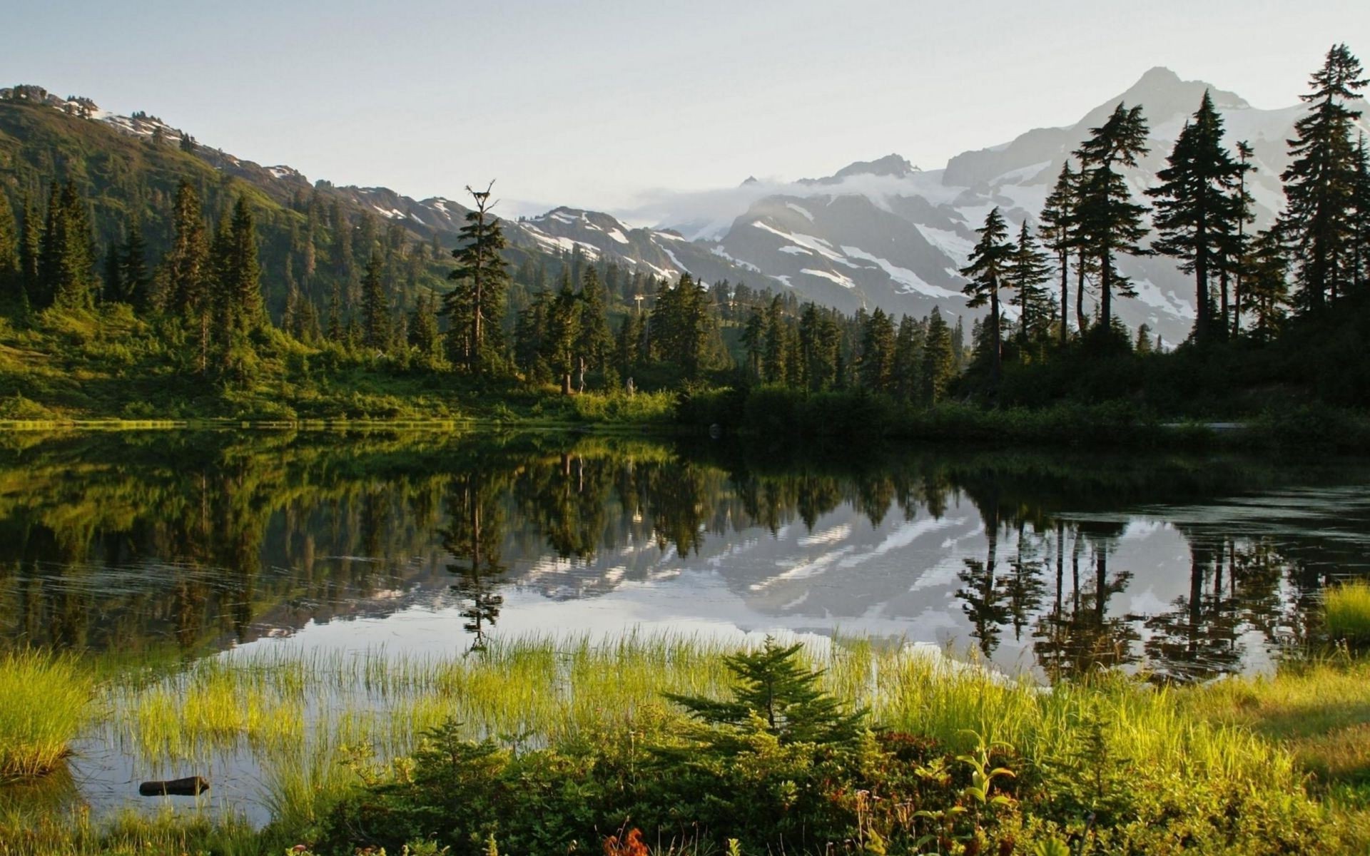 lago agua reflexión montañas paisaje naturaleza escénico madera al aire libre nieve viajes árbol coníferas evergreen cielo