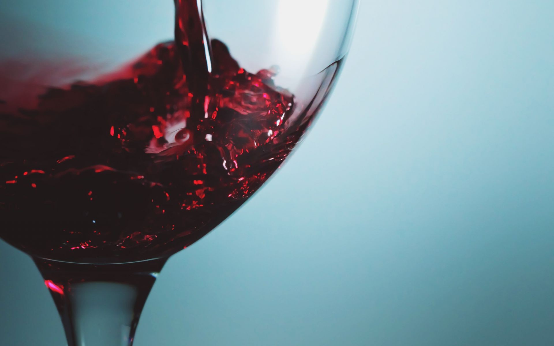 getränke wein glas rotwein trinken schnaps merlot spritzen flüssigkeit alkohol tropfen weinglas durst weinrot