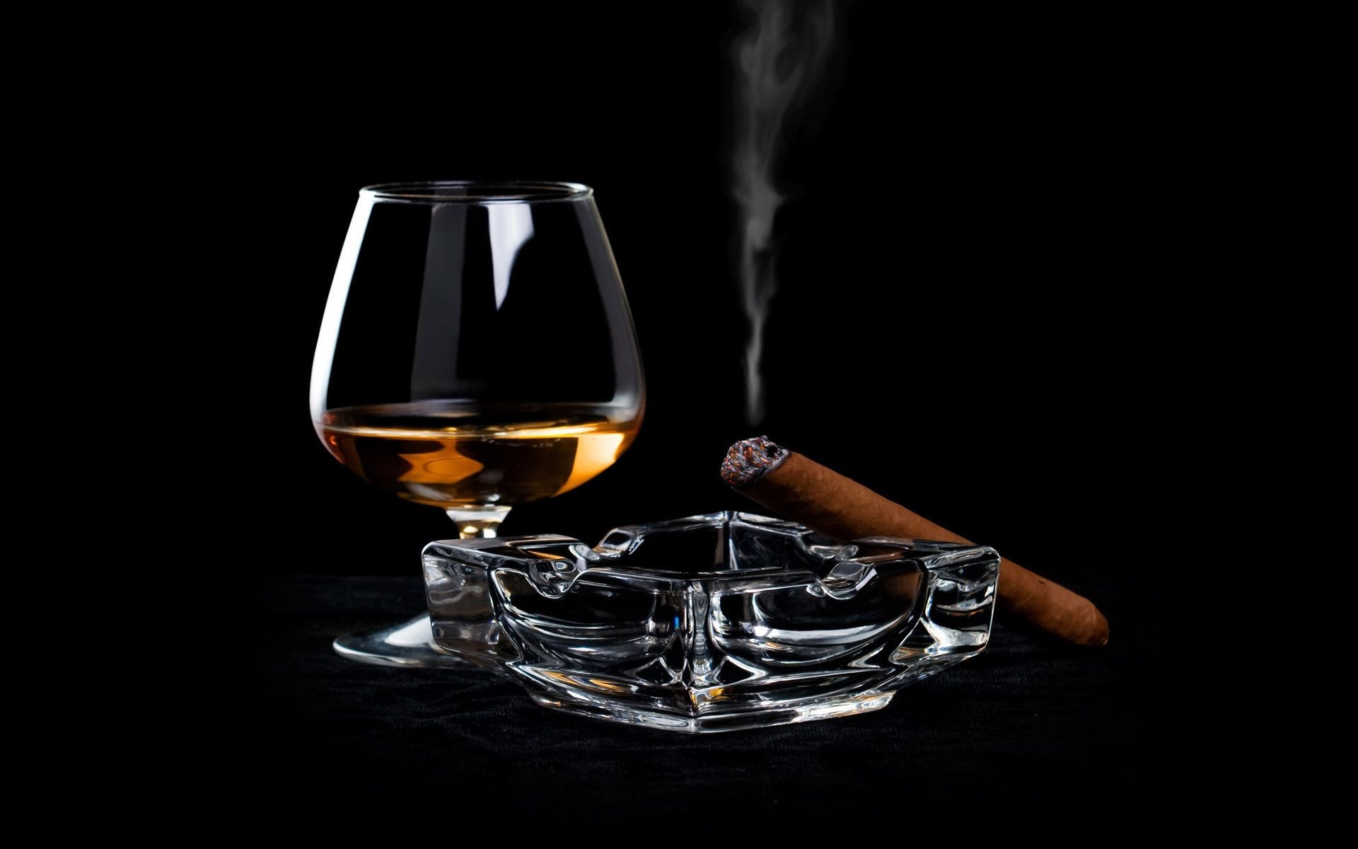 bevande bere vetro vino whisky cognac alcool liquore liquido desktop scotch bottiglia bar scuro intossicato ambra bourbon dipendenza caldo