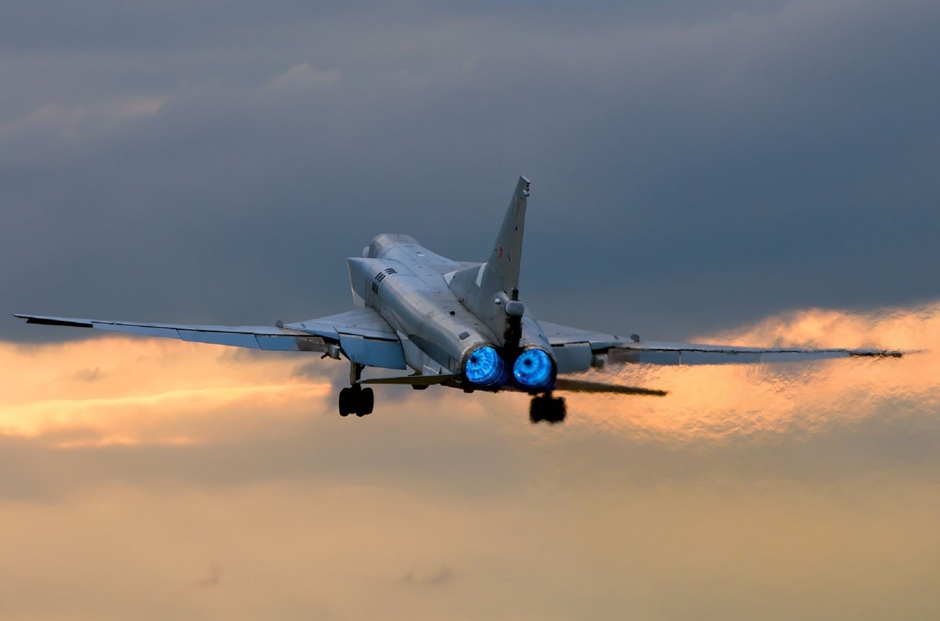 aerei da combattimento aereo aereo aeroporto sistema di trasporto volo aereo auto aria militare volare decollo cielo air force viaggi aereo di linea ala