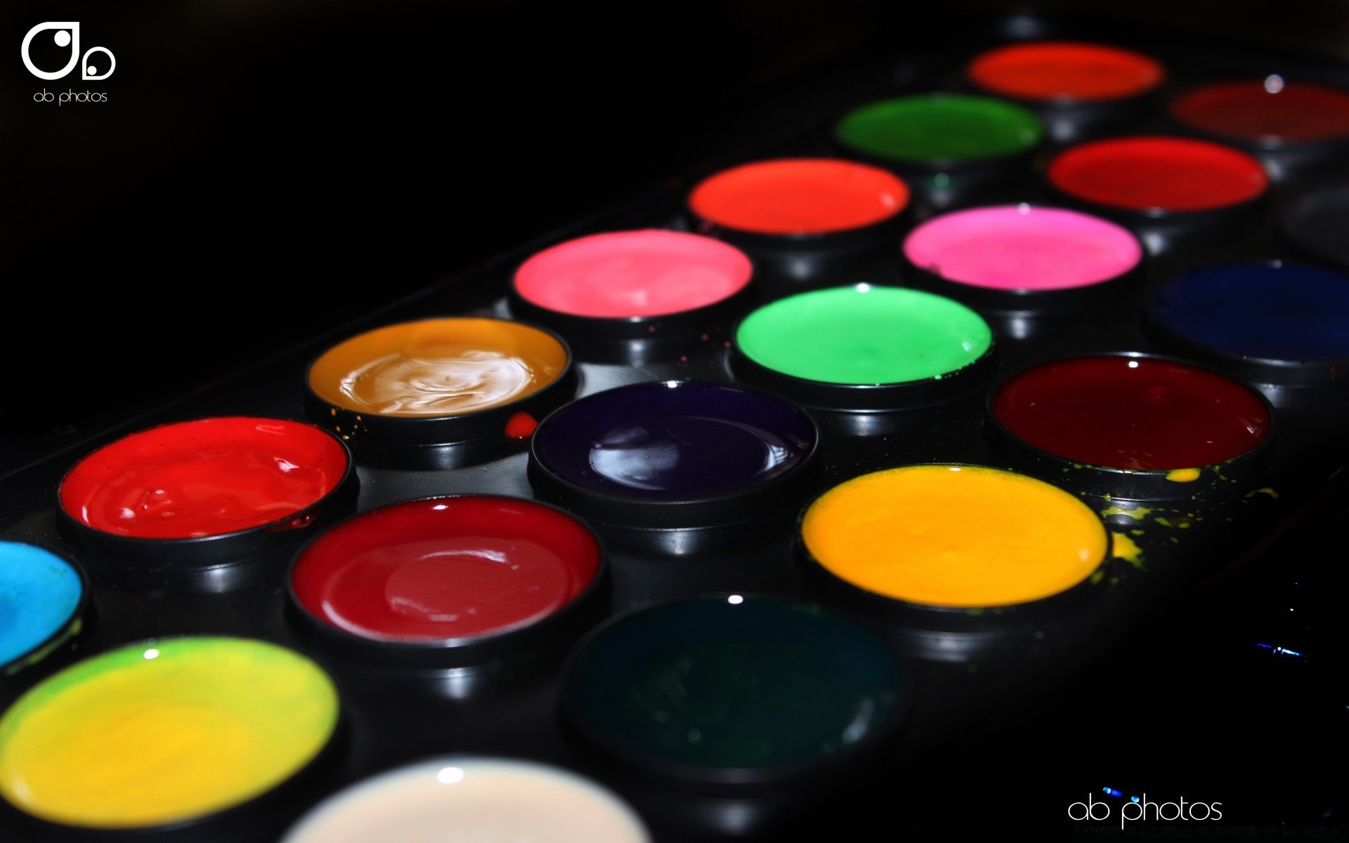 couleurs vives la créativité palette arts et métiers lumineux panaché couleur brille vue art artiste artistique peinture plastique brosse loisirs acrylique bonne chance conception graphique