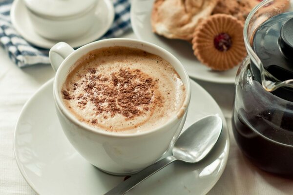 Le matin commence avec un café