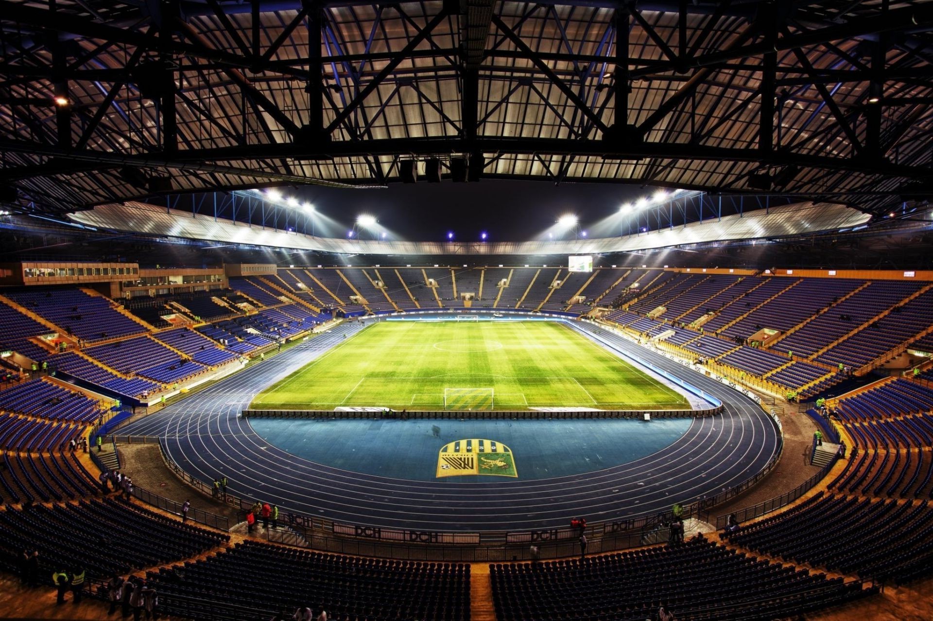 fútbol estadio competición aficionado a los deportes fútbol grada gradas luz béisbol lugar línea movimiento atleta pelota energía equipo