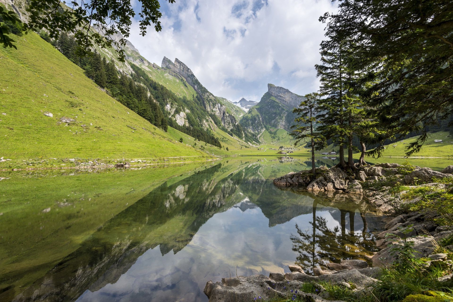 lago natura acqua viaggi paesaggio all aperto montagna estate albero legno cielo scenico fiume erba valle collina