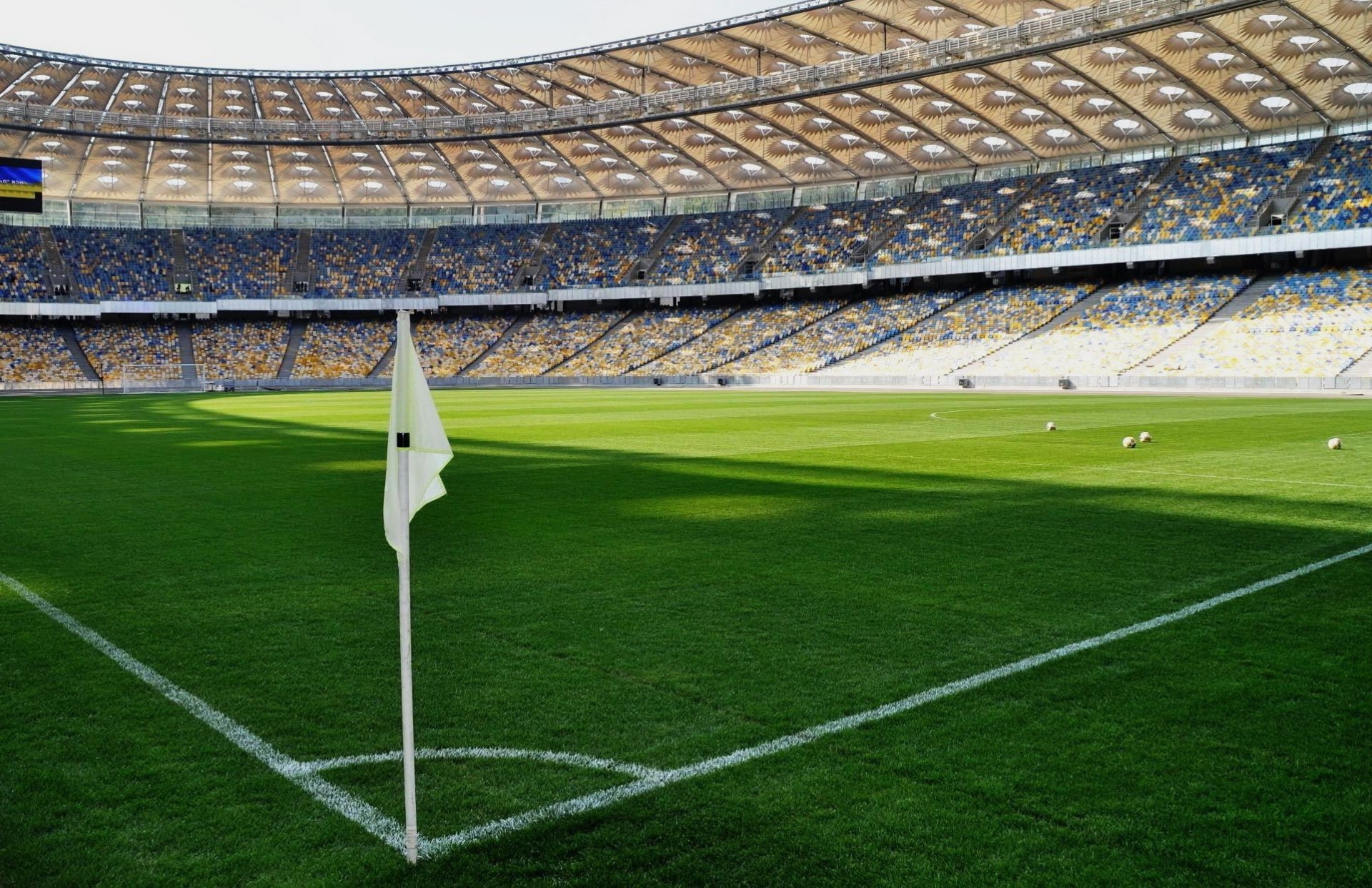 football stade football terrain herbe balle jeu compétition sport club but pelouse sol extérieur jouer