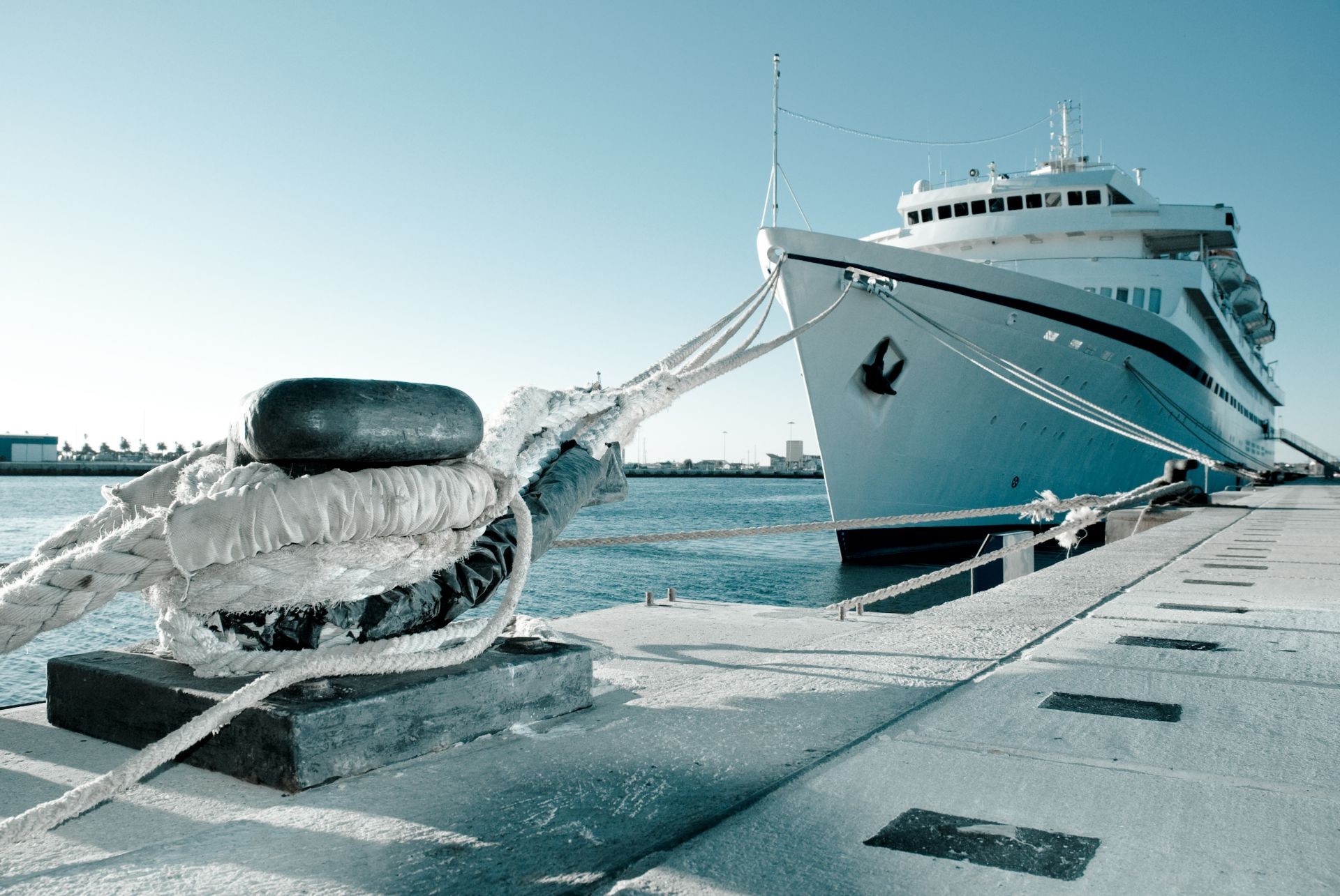 grandes navios e forros água mar barco navio viagens oceano marinho embarcações cais marinho céu convés sistema de transporte vela