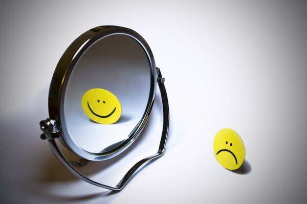 Smileys dans le reflet d un autre miroir