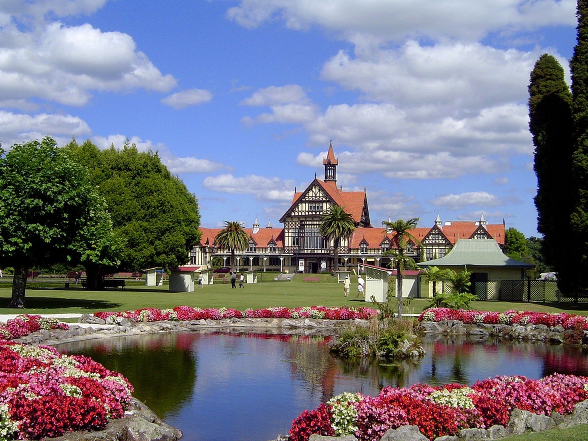 berühmte orte garten blume haus zuhause architektur sommer rasen baum im freien luxus reisen wasser see