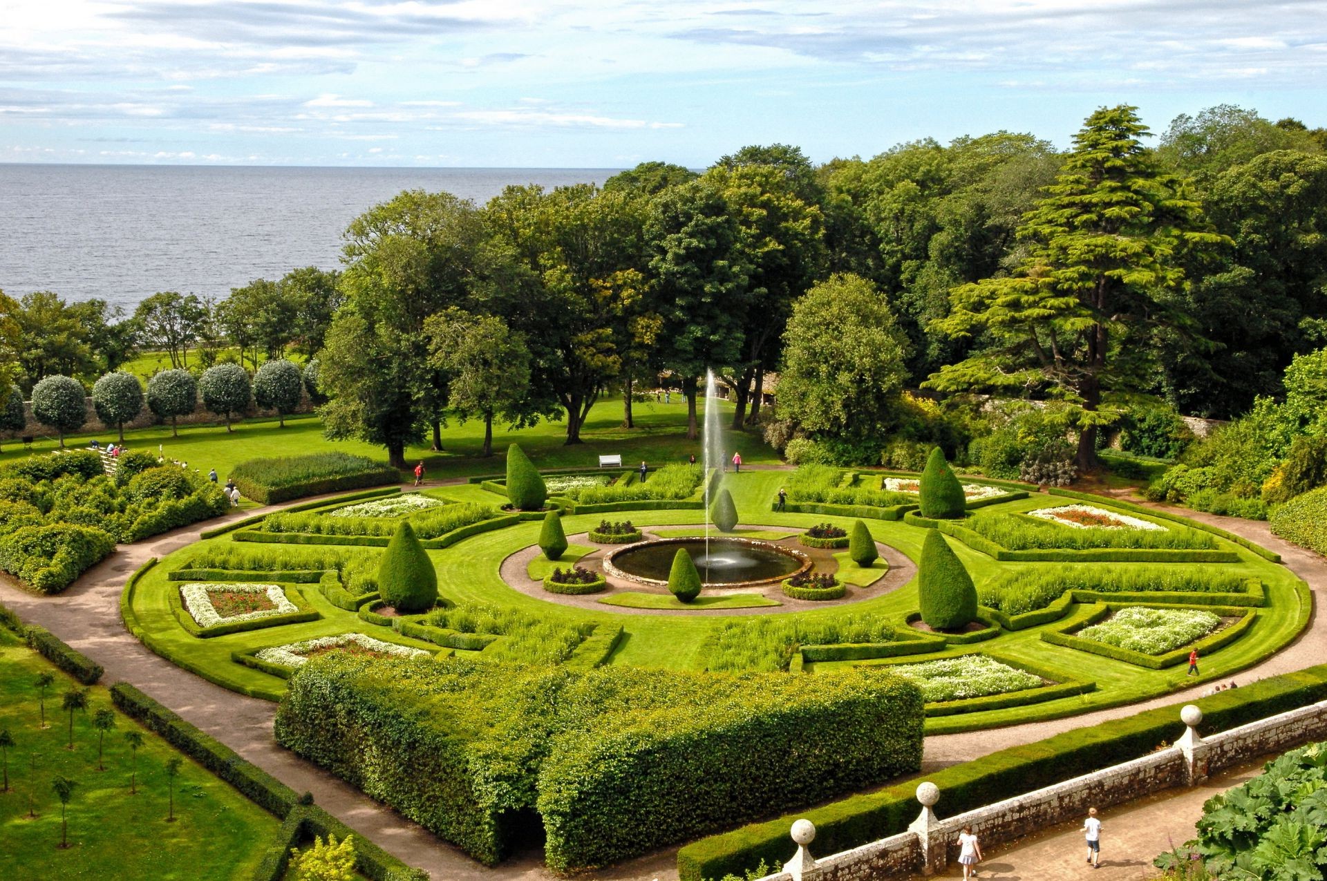 famous places garden travel tree landscape grass scenic nature summer outdoors park topiary water architecture hedge sight countryside house sky rural