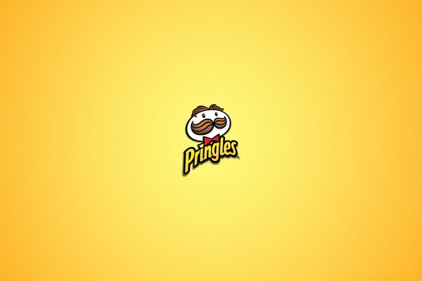 Logotype Chips Pringles auf gelbem Hintergrund