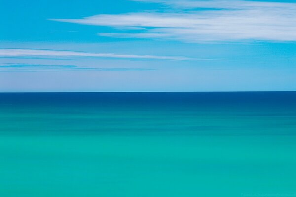 Mare turchese e cielo blu