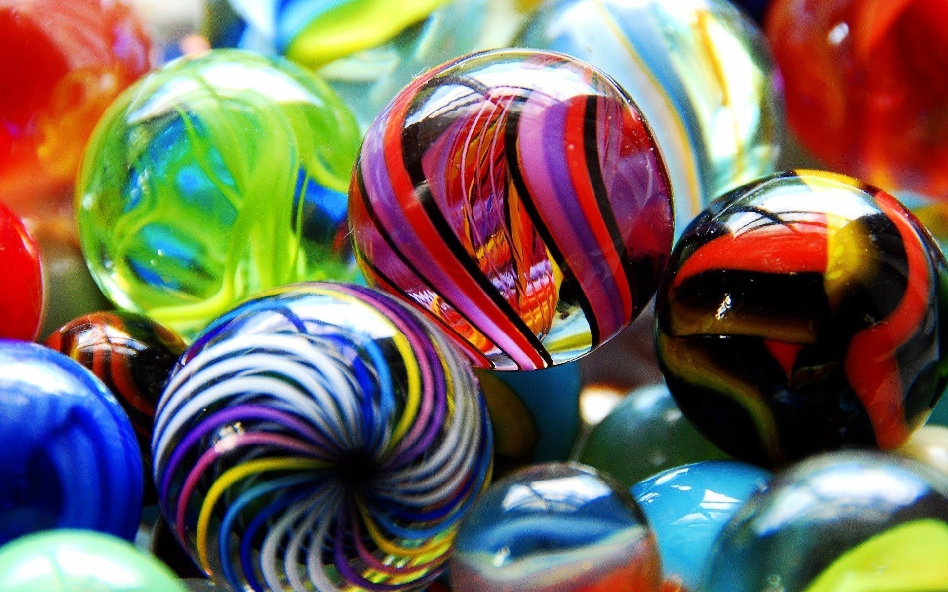 forme geometriche colore variegato luminoso rotondo decorazione caramelle desktop arcobaleno giocattolo splende divertimento arte molti vacanza astratto zucchero partito vetro